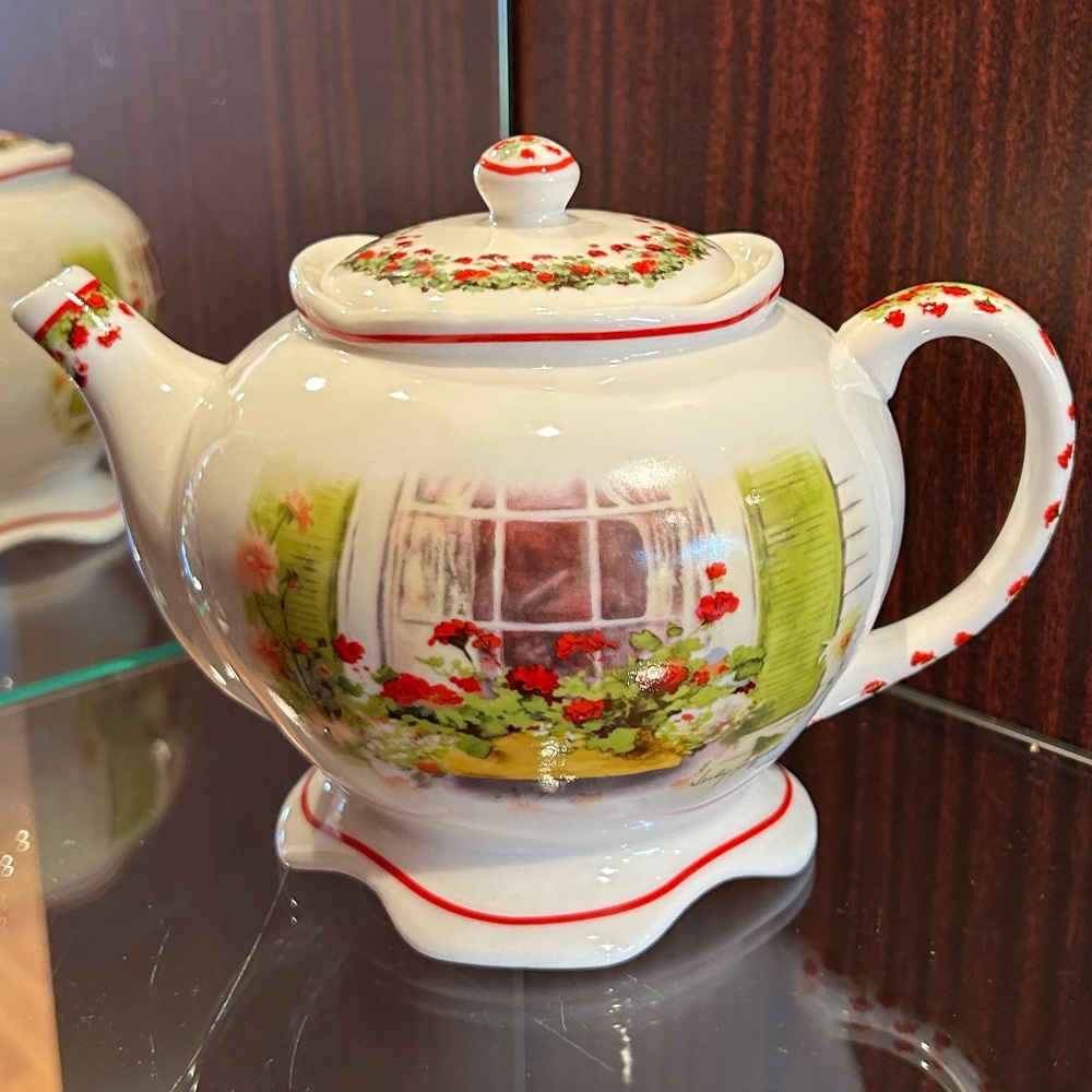 Gingers Window 2003 Teapot Brownlow Heritage China